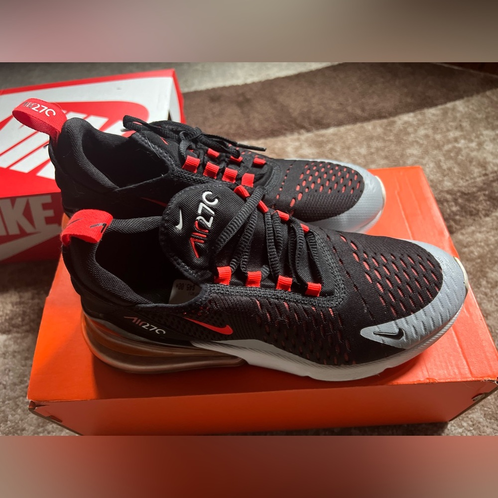 Nike 270s